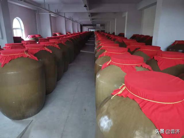 捡漏清香老酒,要有过人本领,这个酒鬼不简单,品出了老酒的神韵