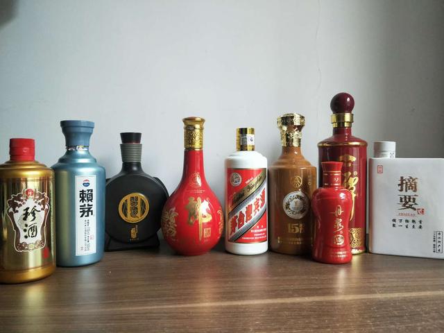 我们理解酱香酒有一些误区,选还是建议选品牌嫡系酒