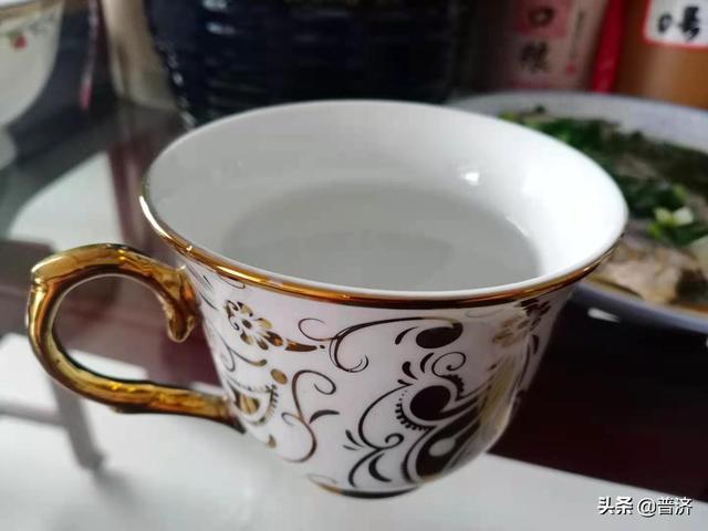 捡漏清香老酒,要有过人本领,这个酒鬼不简单,品出了老酒的神韵