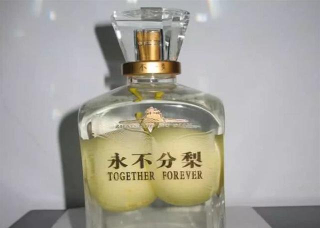五粮液的“永不分梨”,里边的梨是咋进去的?网友:不走寻常路