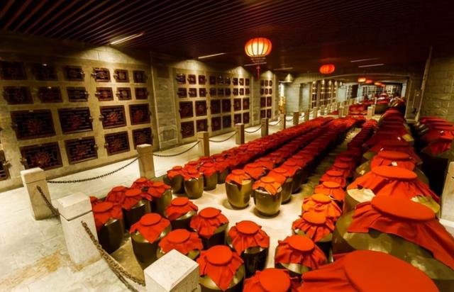 白酒越放越值钱?行家指出:这2类白酒,囤了也是白囤